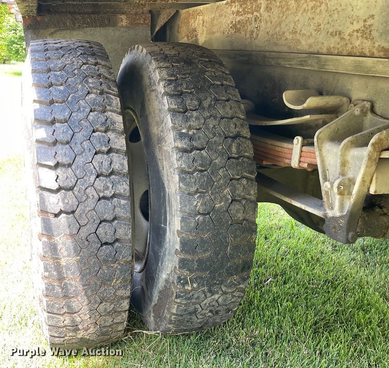 image for item OG9982 2000 International  4700 shingle conveyor truck