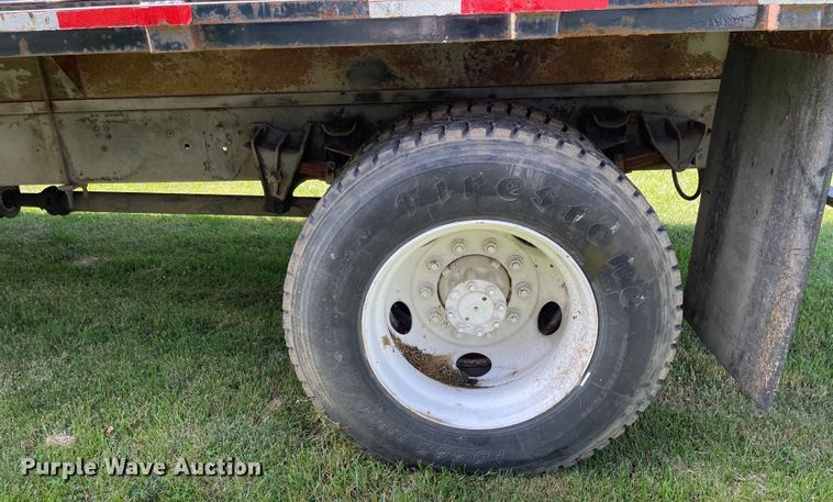 image for item OG9982 2000 International  4700 shingle conveyor truck