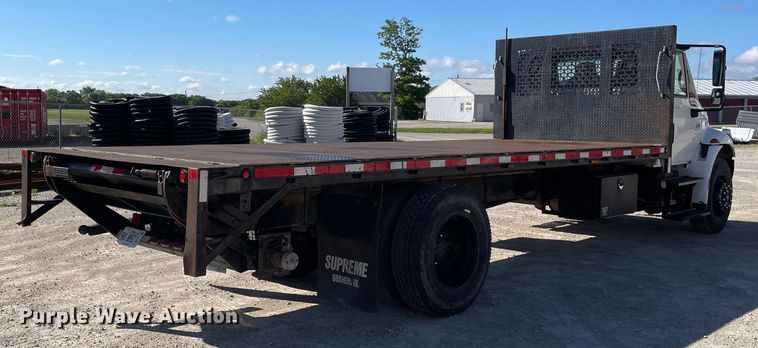 image for item OG9983 2003 International  4300 flatbed truck