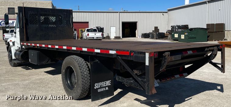 image for item OG9983 2003 International  4300 flatbed truck