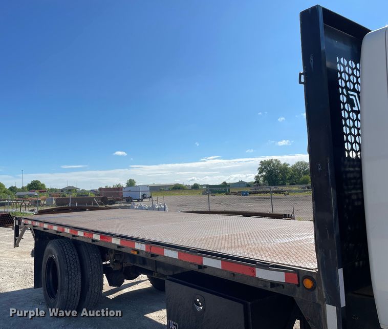image for item OG9983 2003 International  4300 flatbed truck