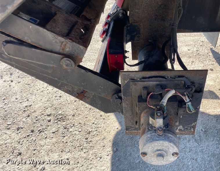 image for item OG9983 2003 International  4300 flatbed truck