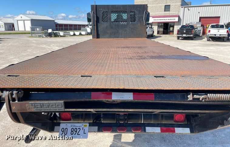 image for item OG9983 2003 International  4300 flatbed truck