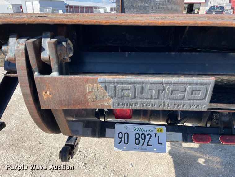 image for item OG9983 2003 International  4300 flatbed truck