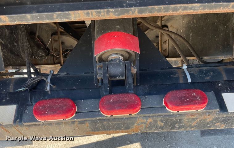 image for item OG9983 2003 International  4300 flatbed truck