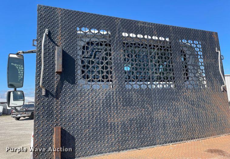 image for item OG9983 2003 International  4300 flatbed truck