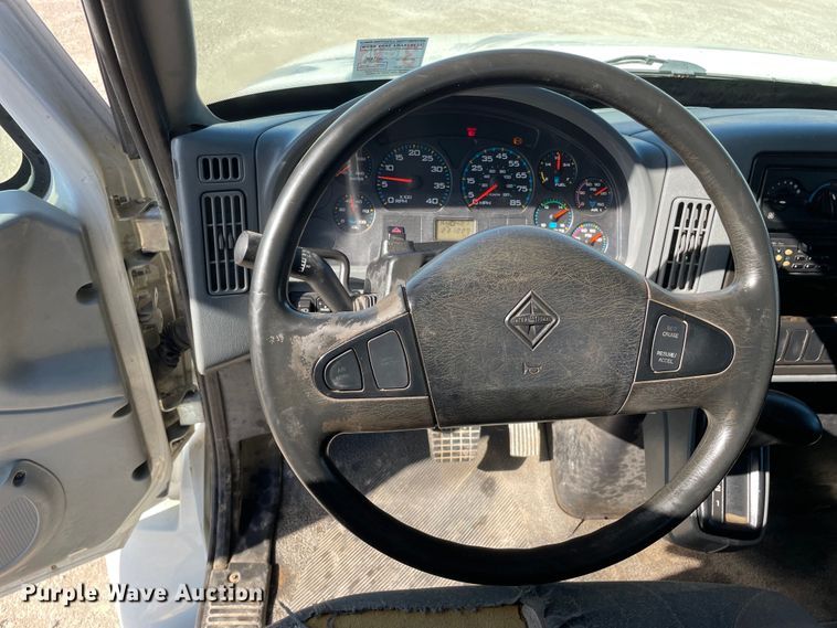 image for item OG9983 2003 International  4300 flatbed truck