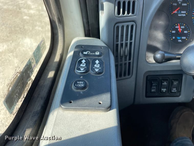 image for item OG9983 2003 International  4300 flatbed truck