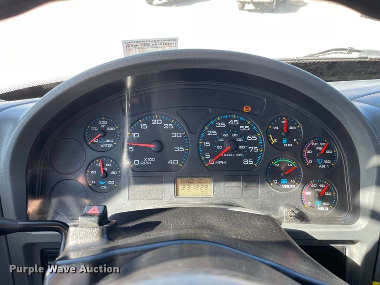 image for item OG9983 2003 International  4300 flatbed truck