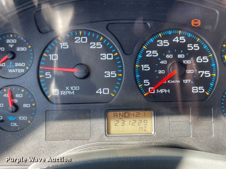 image for item OG9983 2003 International  4300 flatbed truck