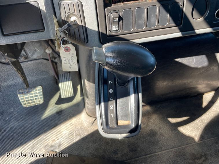 image for item OG9983 2003 International  4300 flatbed truck