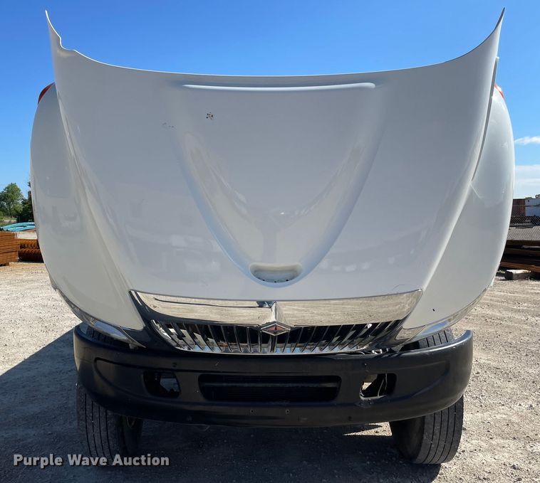 image for item OG9983 2003 International  4300 flatbed truck