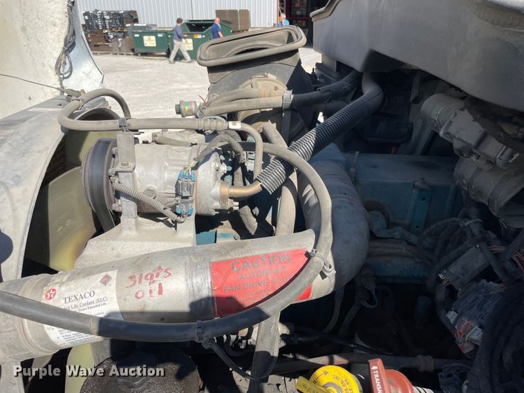 image for item OG9983 2003 International  4300 flatbed truck