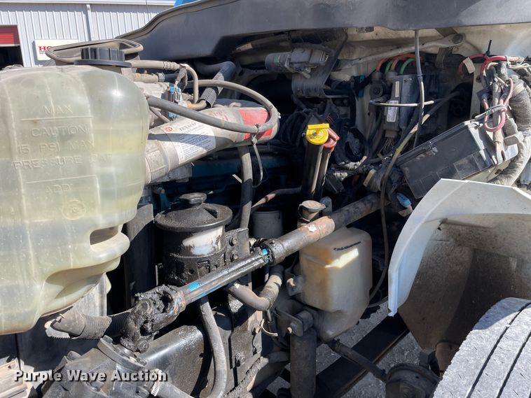 image for item OG9983 2003 International  4300 flatbed truck