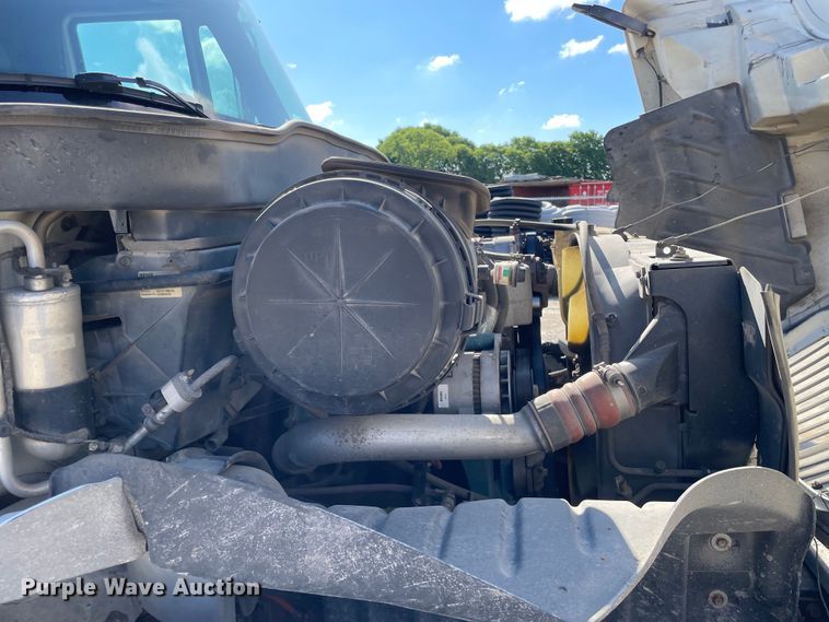 image for item OG9983 2003 International  4300 flatbed truck