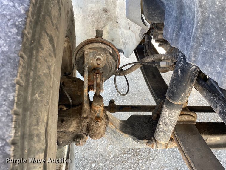 image for item OG9983 2003 International  4300 flatbed truck