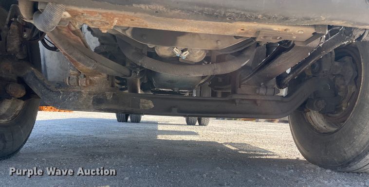 image for item OG9983 2003 International  4300 flatbed truck