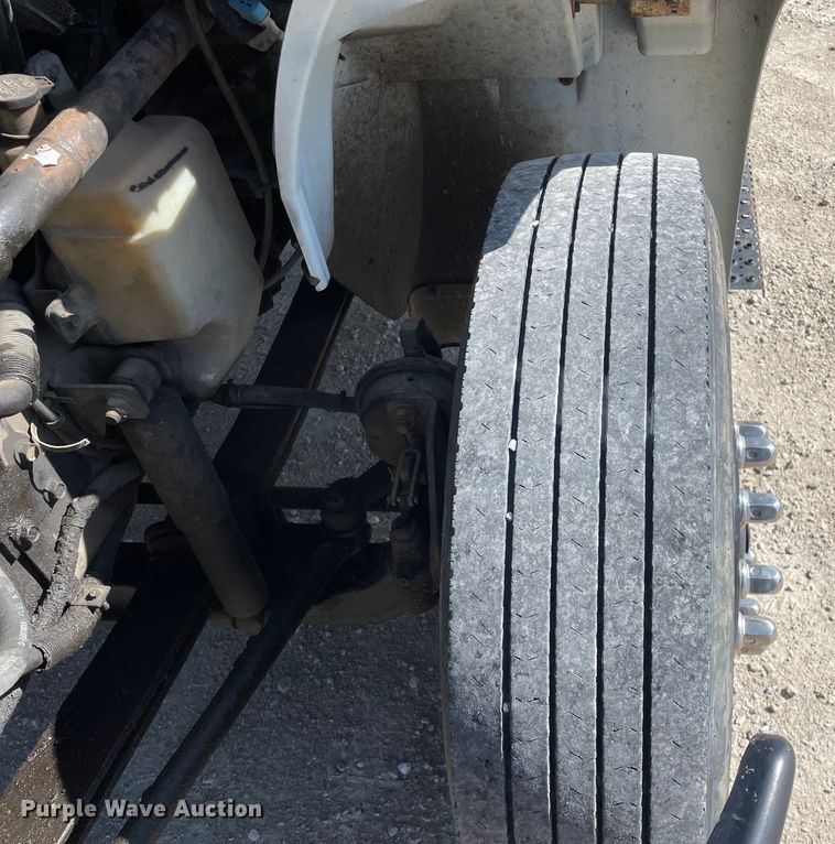 image for item OG9983 2003 International  4300 flatbed truck