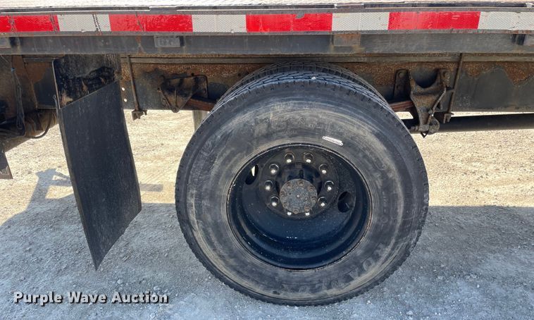 image for item OG9983 2003 International  4300 flatbed truck