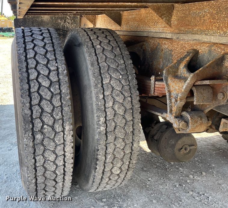 image for item OG9983 2003 International  4300 flatbed truck