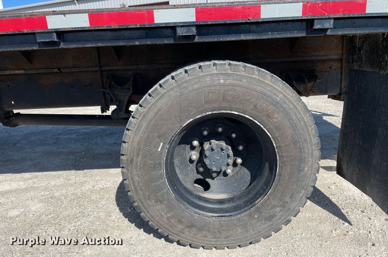 image for item OG9983 2003 International  4300 flatbed truck