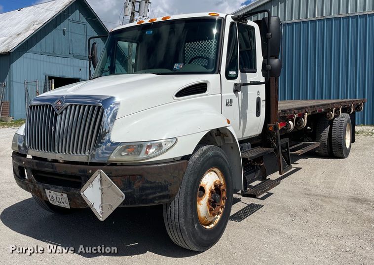 image for item OG9984 2006 International  4400 flatbed truck