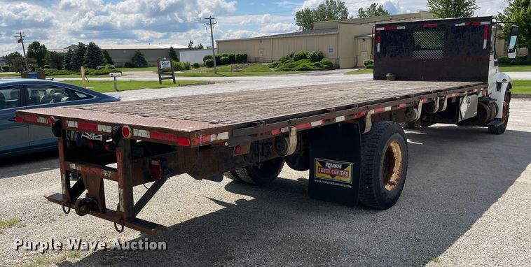 image for item OG9984 2006 International  4400 flatbed truck