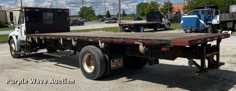 image for item OG9984 2006 International  4400 flatbed truck