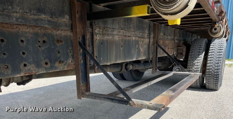 image for item OG9984 2006 International  4400 flatbed truck