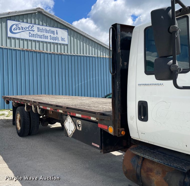 image for item OG9984 2006 International  4400 flatbed truck