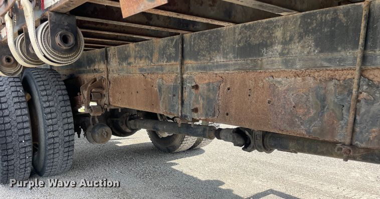 image for item OG9984 2006 International  4400 flatbed truck