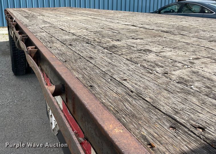 image for item OG9984 2006 International  4400 flatbed truck