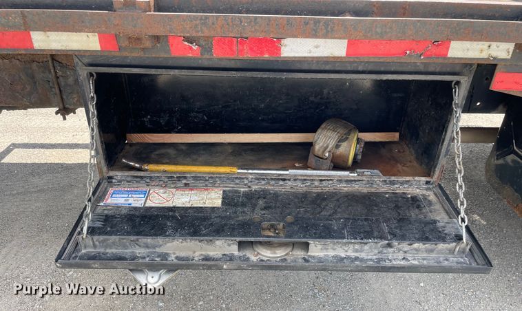 image for item OG9984 2006 International  4400 flatbed truck