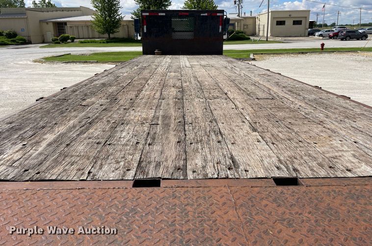 image for item OG9984 2006 International  4400 flatbed truck