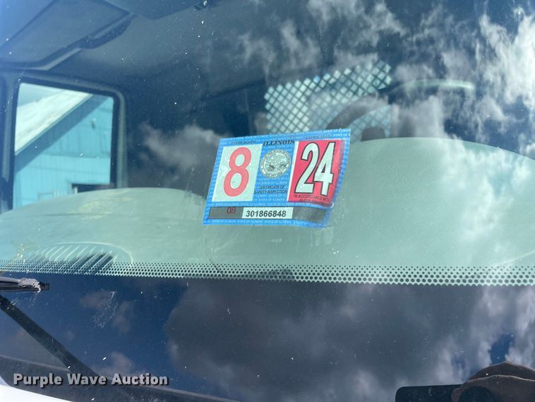 image for item OG9984 2006 International  4400 flatbed truck