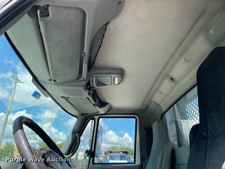 image for item OG9984 2006 International  4400 flatbed truck