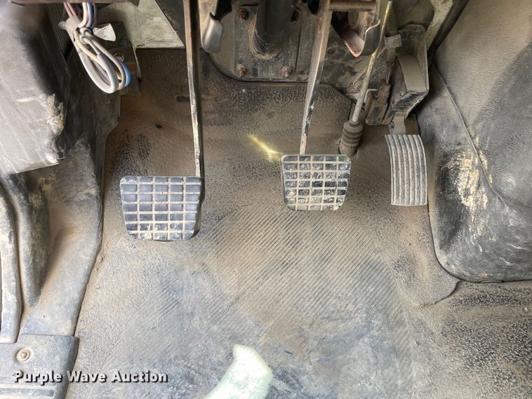 image for item OG9984 2006 International  4400 flatbed truck