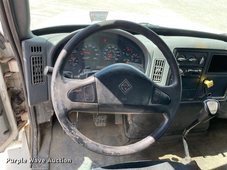 image for item OG9984 2006 International  4400 flatbed truck