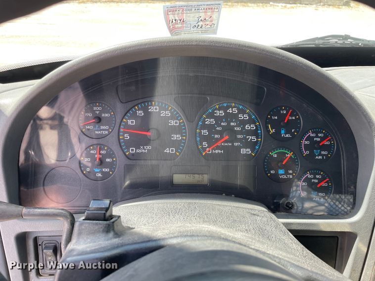 image for item OG9984 2006 International  4400 flatbed truck