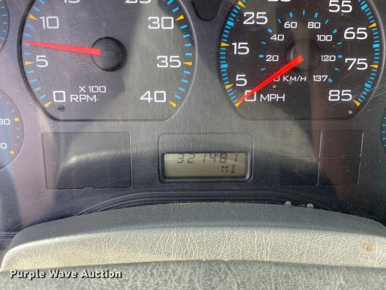 image for item OG9984 2006 International  4400 flatbed truck