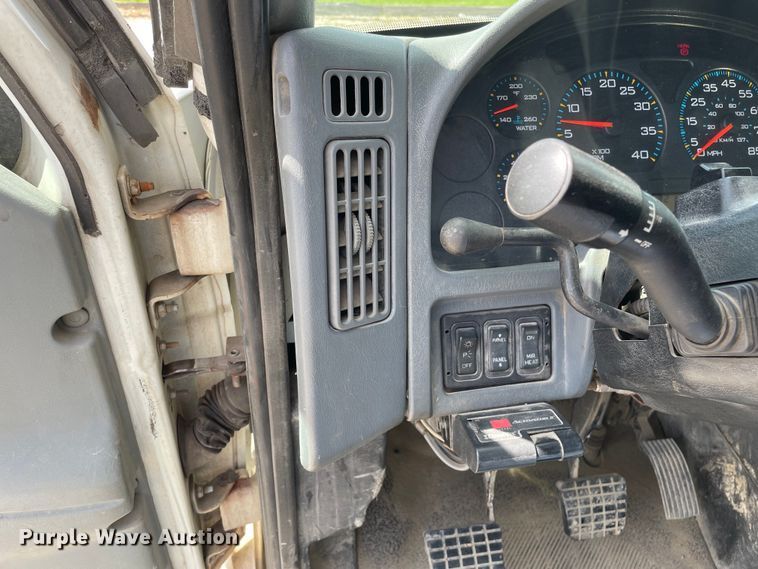 image for item OG9984 2006 International  4400 flatbed truck