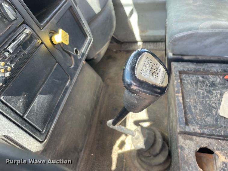 image for item OG9984 2006 International  4400 flatbed truck