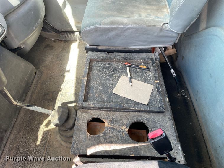 image for item OG9984 2006 International  4400 flatbed truck