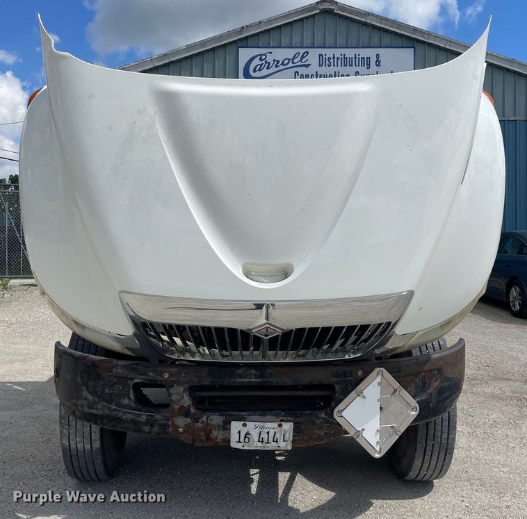 image for item OG9984 2006 International  4400 flatbed truck