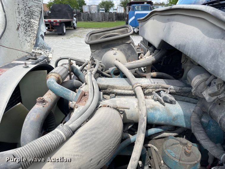 image for item OG9984 2006 International  4400 flatbed truck