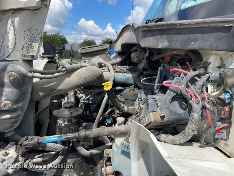 image for item OG9984 2006 International  4400 flatbed truck