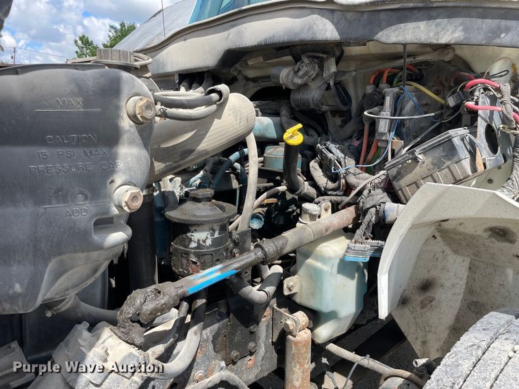 image for item OG9984 2006 International  4400 flatbed truck