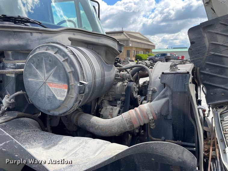 image for item OG9984 2006 International  4400 flatbed truck