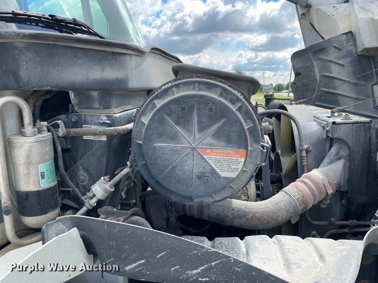 image for item OG9984 2006 International  4400 flatbed truck