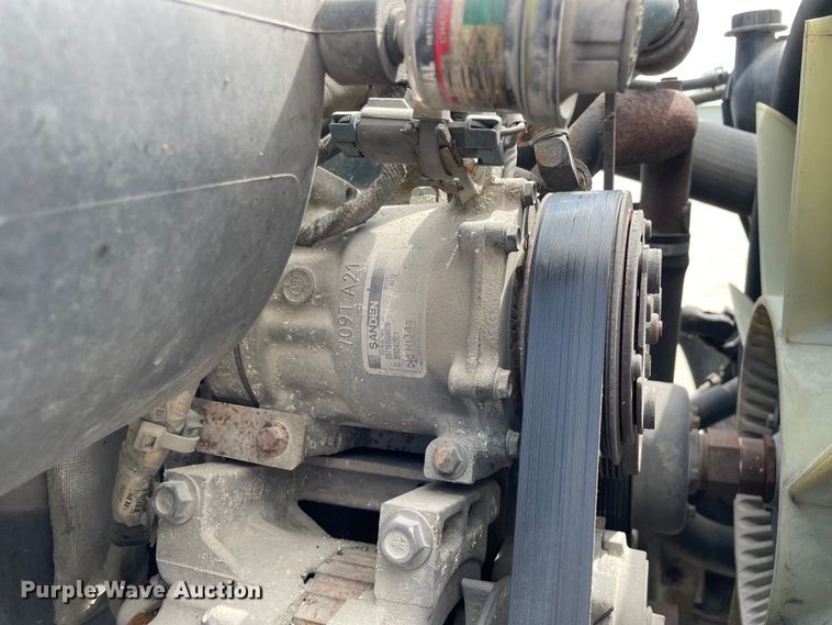 image for item OG9984 2006 International  4400 flatbed truck